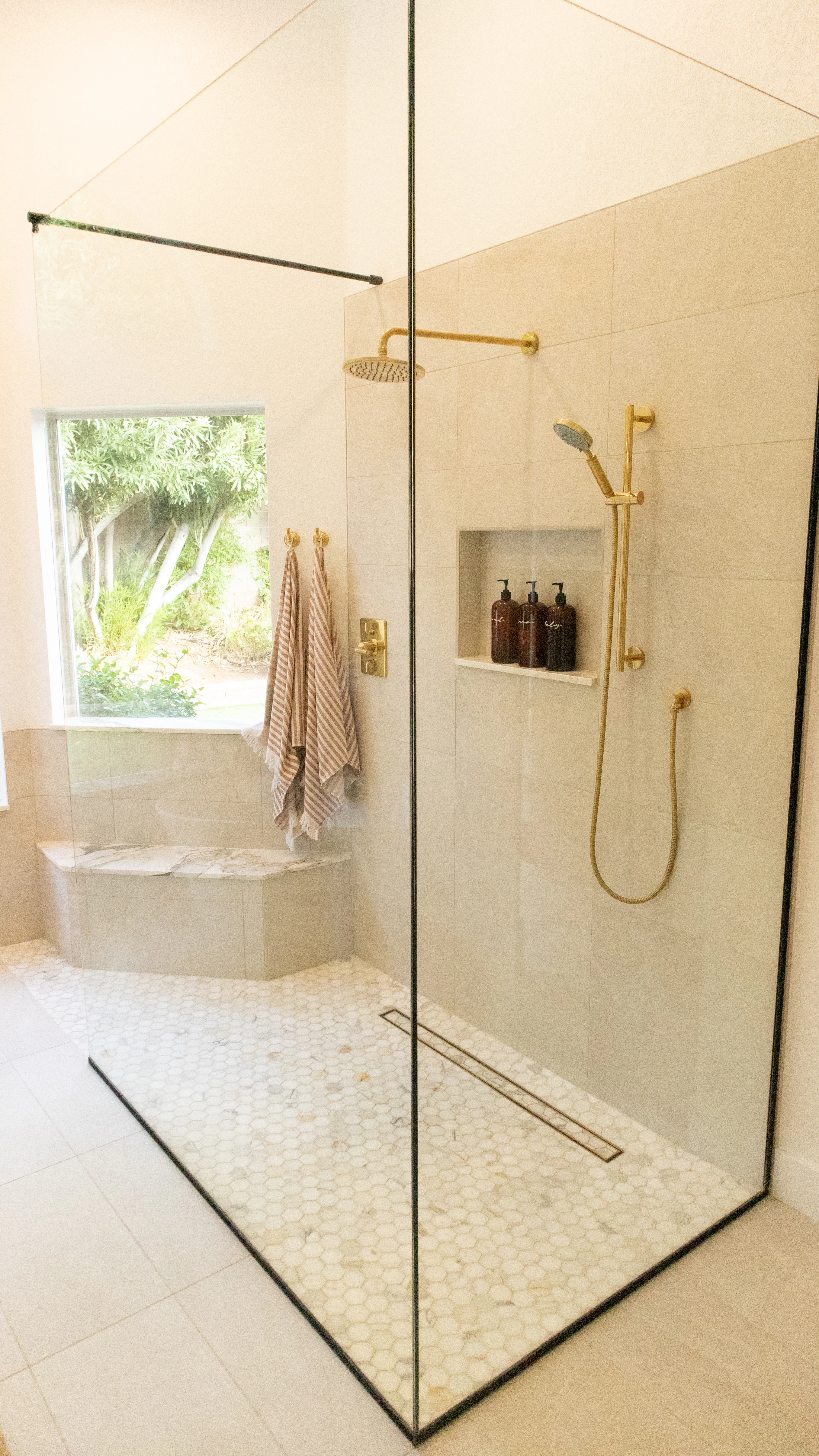 Bathtub with shower curtain in a humid bathroom