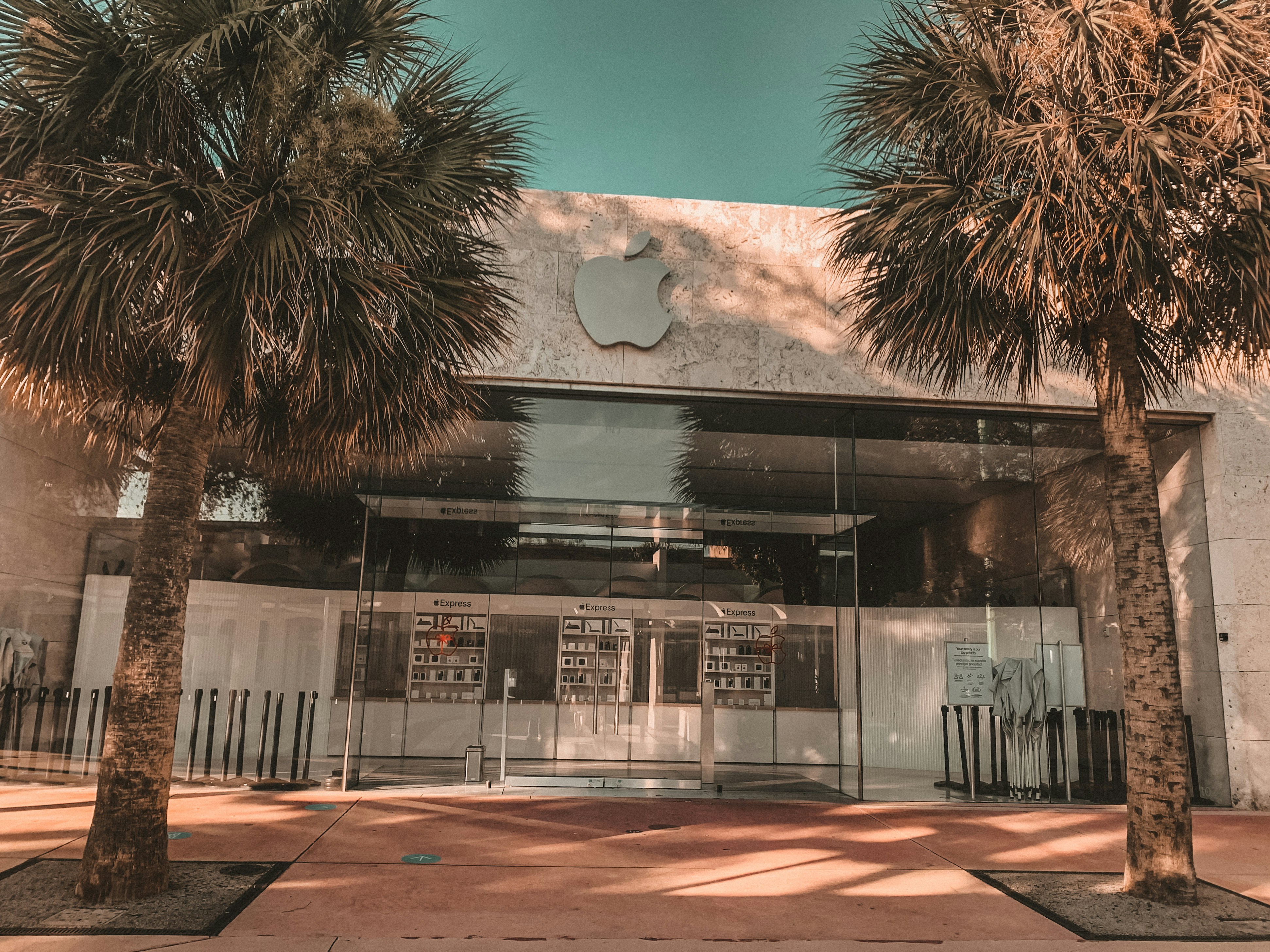 Understanding Feature Store Architecture: Insights from Uber and Netflix