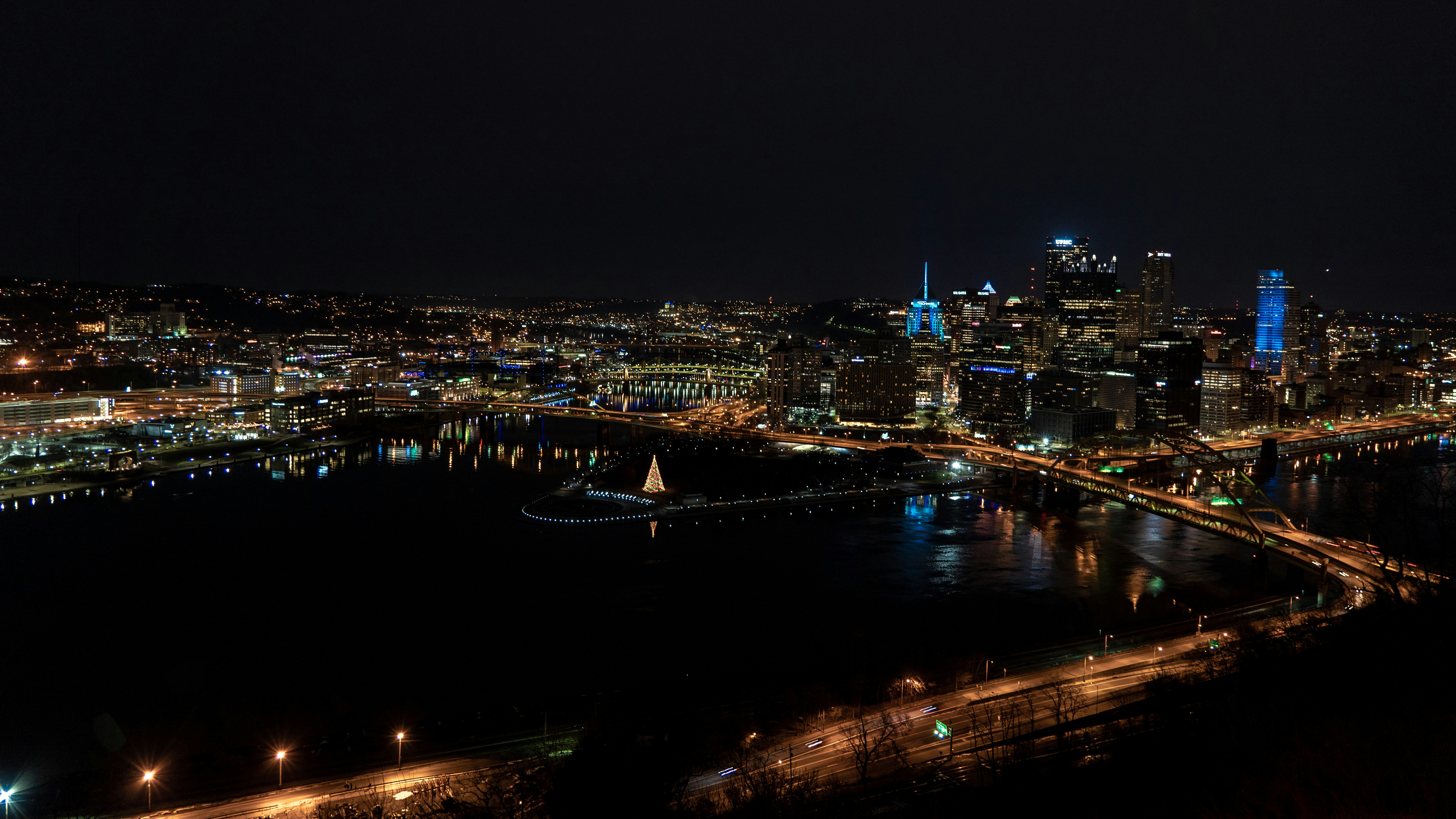 The night scene of Downtown Pittsburgh.
