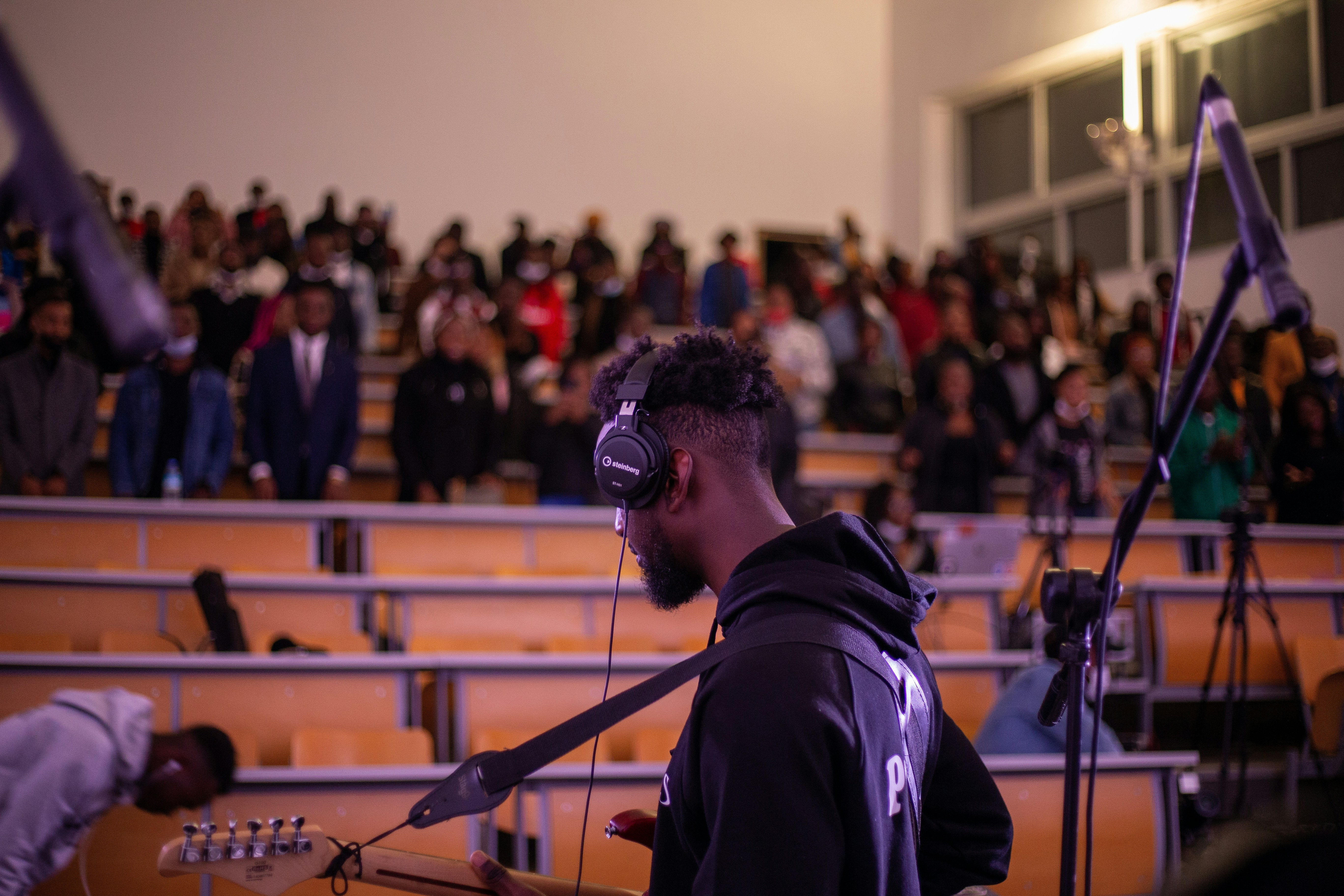 Image de Budget DJ afro-house pour un séminaire d’entreprise à Lyon : tarifs et conseils pratiques