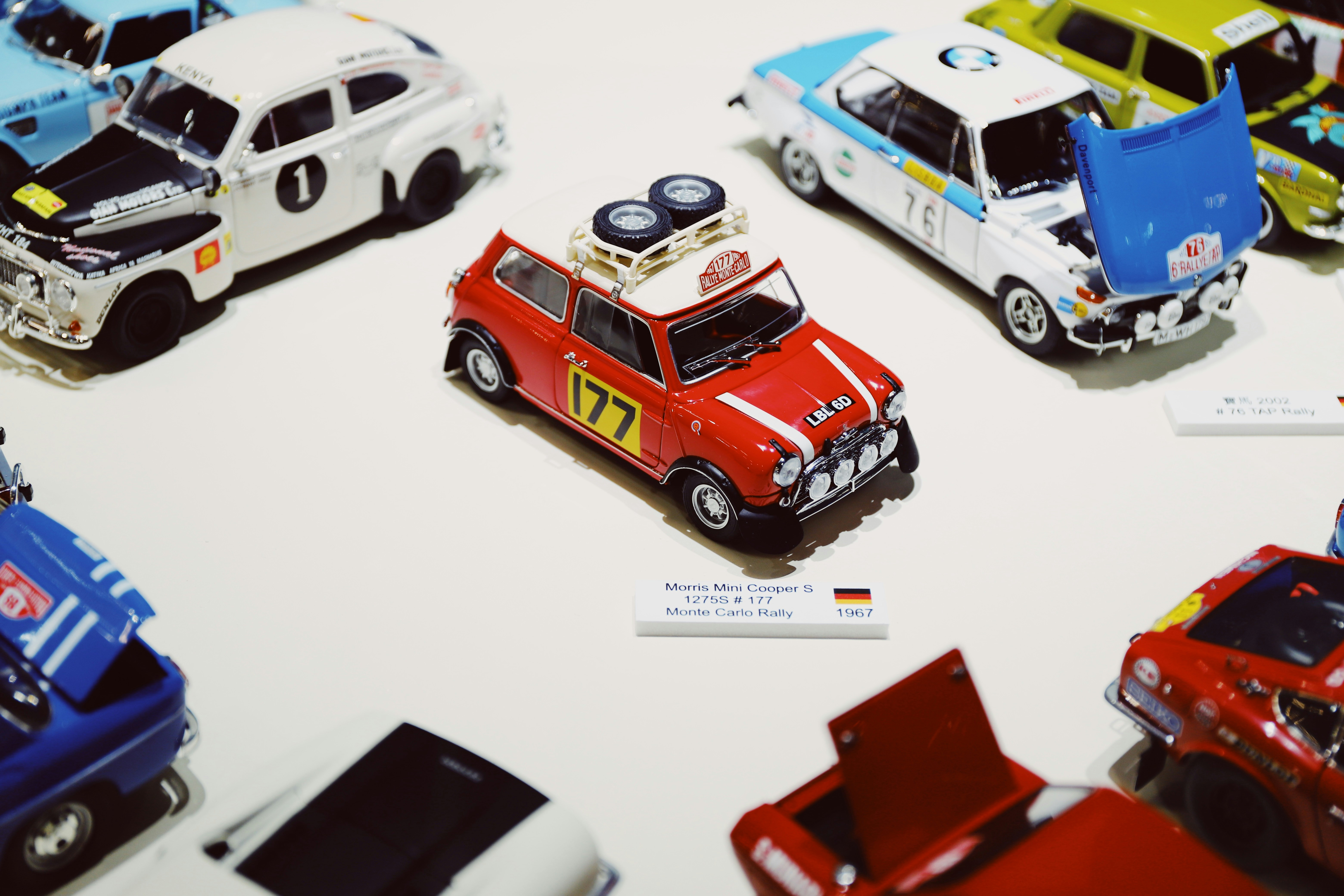 Choose from a curated selection of toys photos. Every picture of toys are always free on Unsplash.