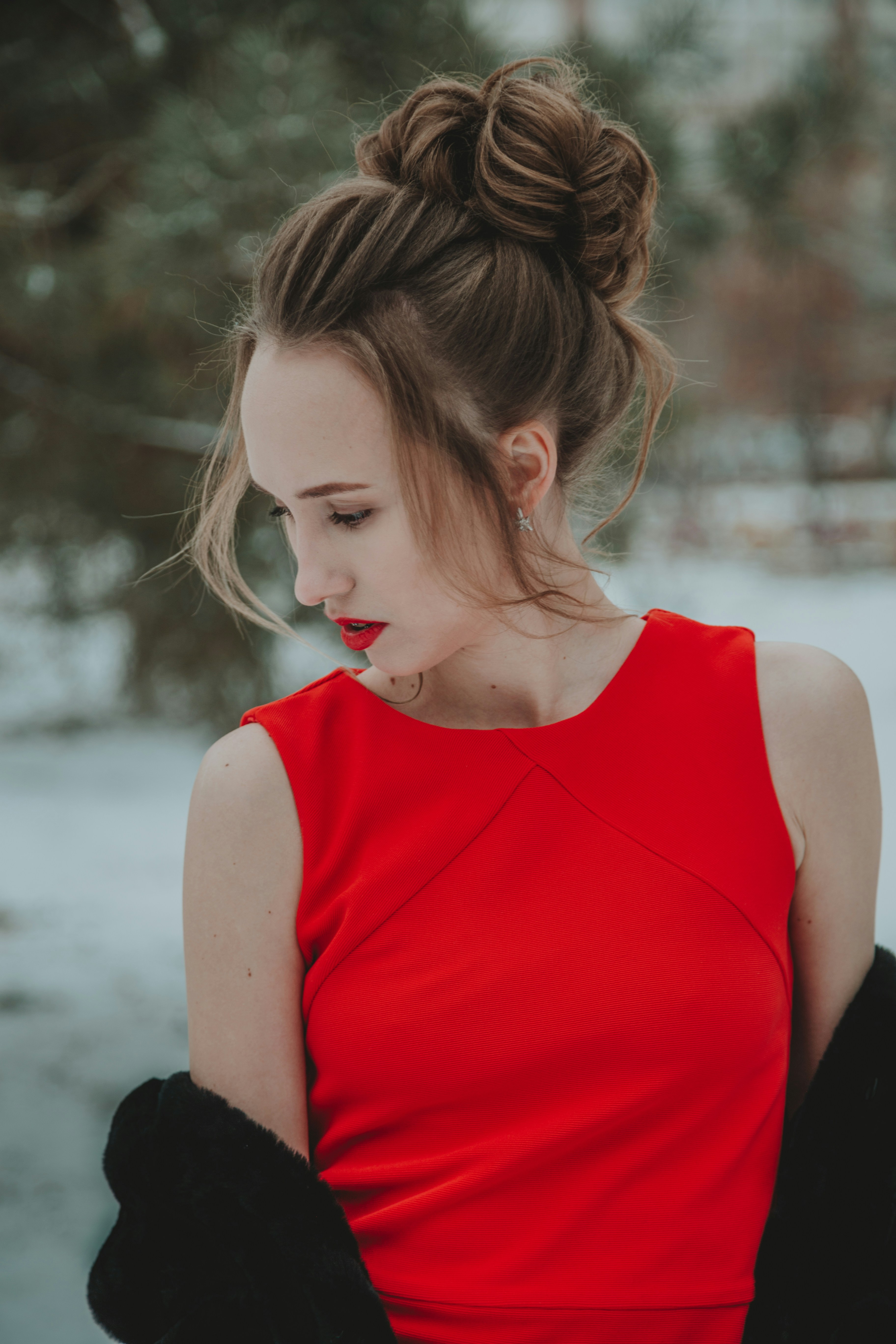 赤いタンクトップの女性の写真 Unsplashで見つけるロシアの無料写真