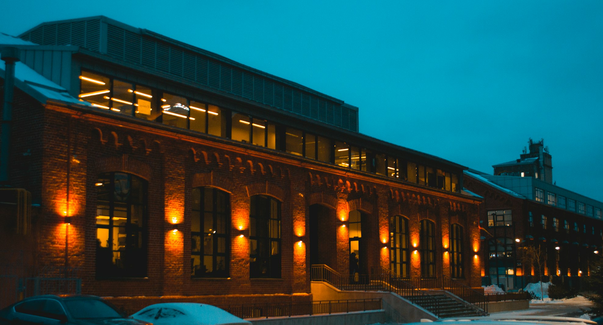 建築立面照明:用燈光勾勒建築之美,打造夜間視覺焦點(示意圖)