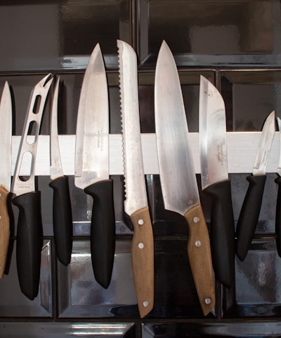 black and brown handled kitchen knives