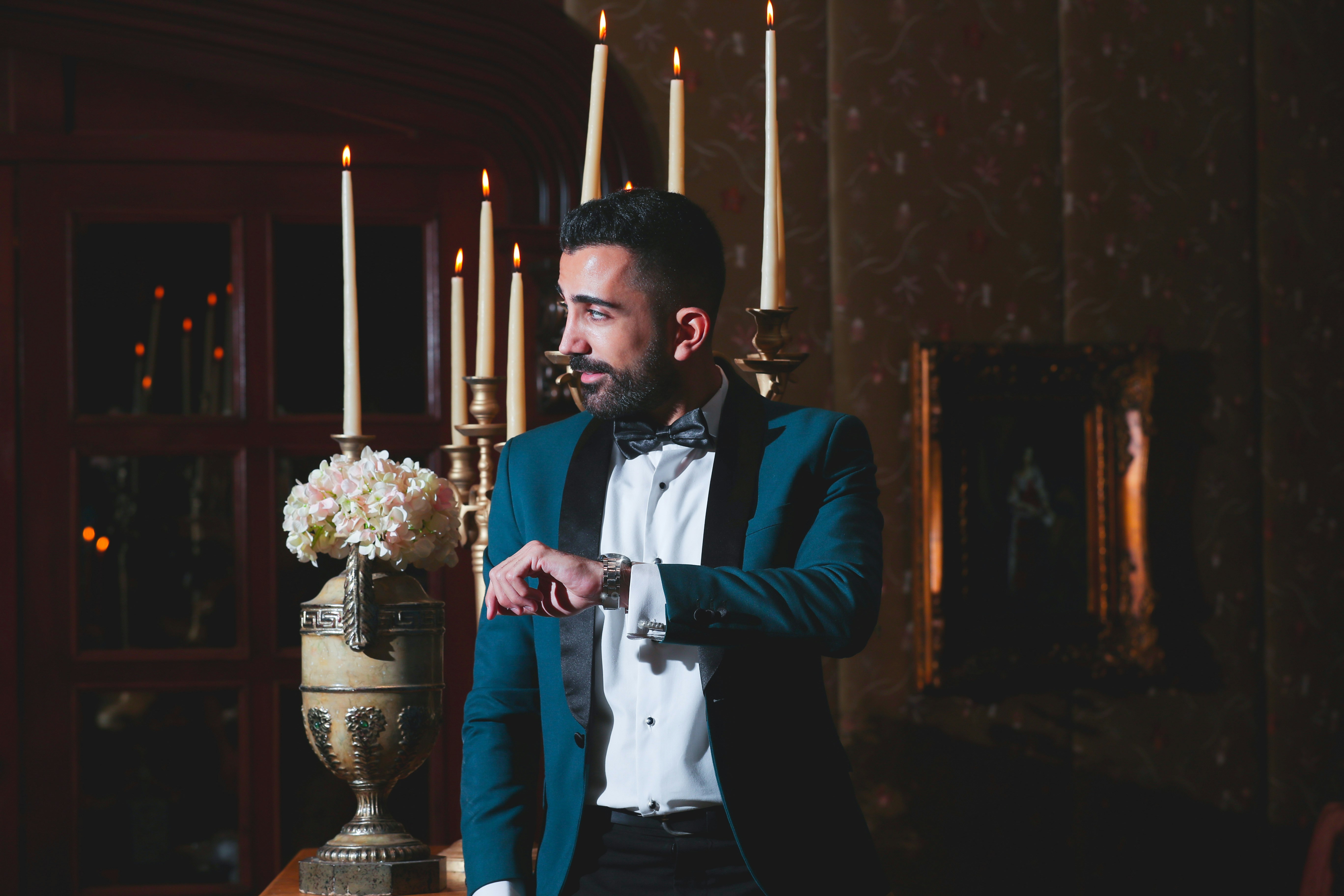 The Pleasure of Waiting: How Strategic Members Transform Anticipation Into an Art Form