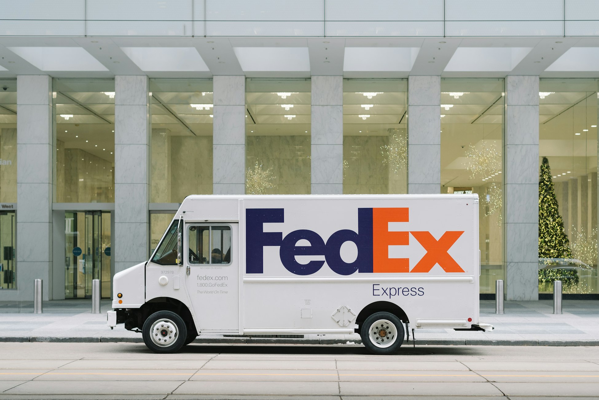 A FedEx truck in Toronto, Canada (Photo by Bannon Morrissy on Unsplash)