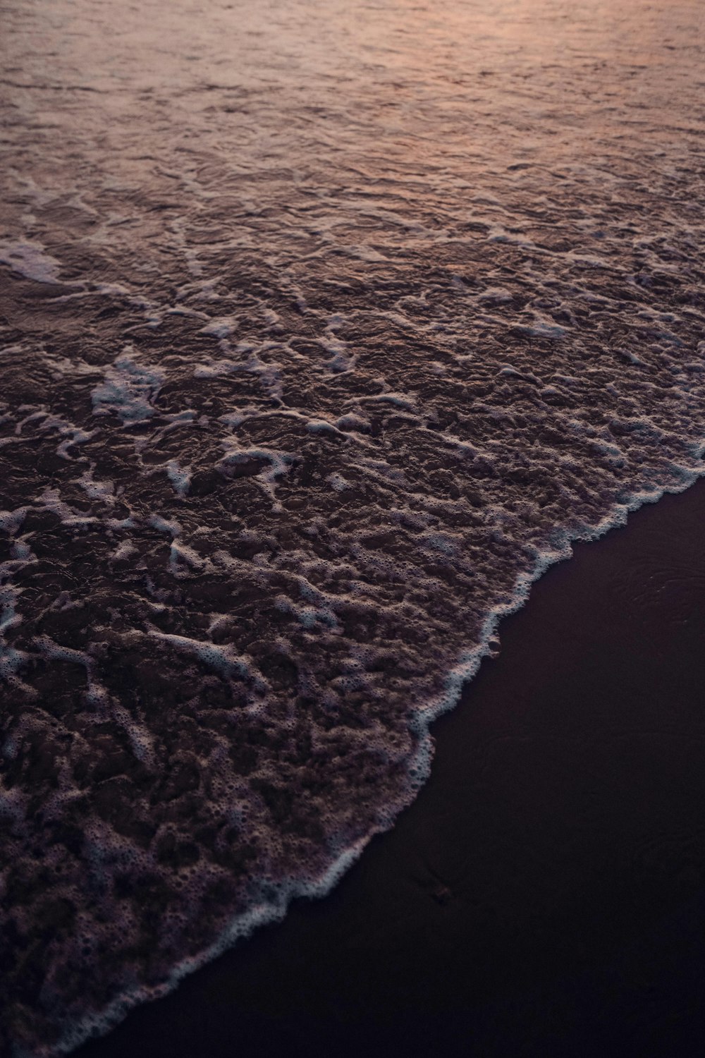 ocean waves crashing on shore during daytime