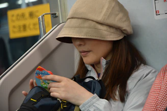 A person using the hirect app on a smartphone while commuting.