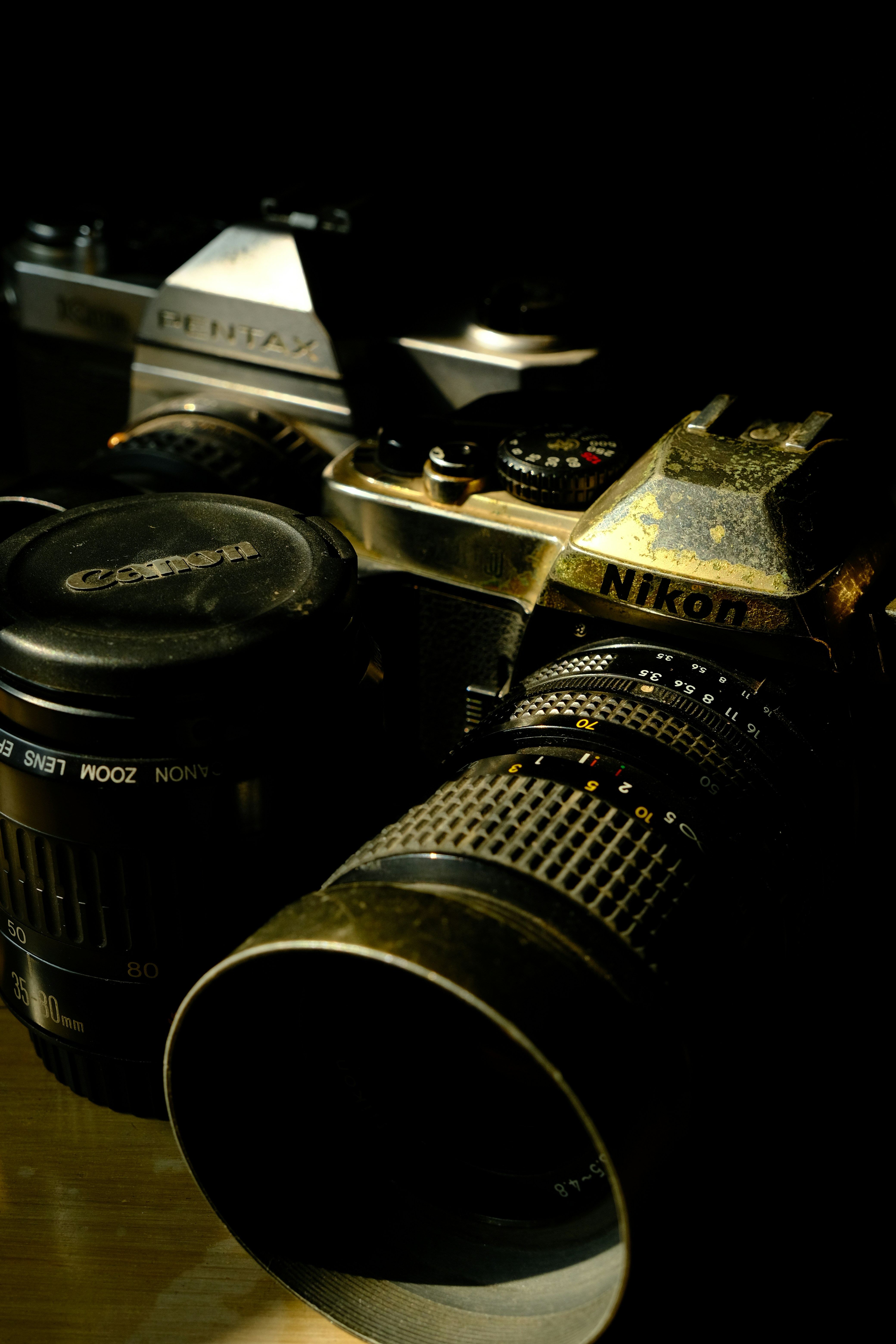 black and silver nikon dslr camera