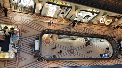 Wide-angle view of a large shopping mall entrance monitored seamlessly by the panoramic camera.