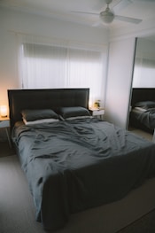 cama y ambiente agradable para dormir bien