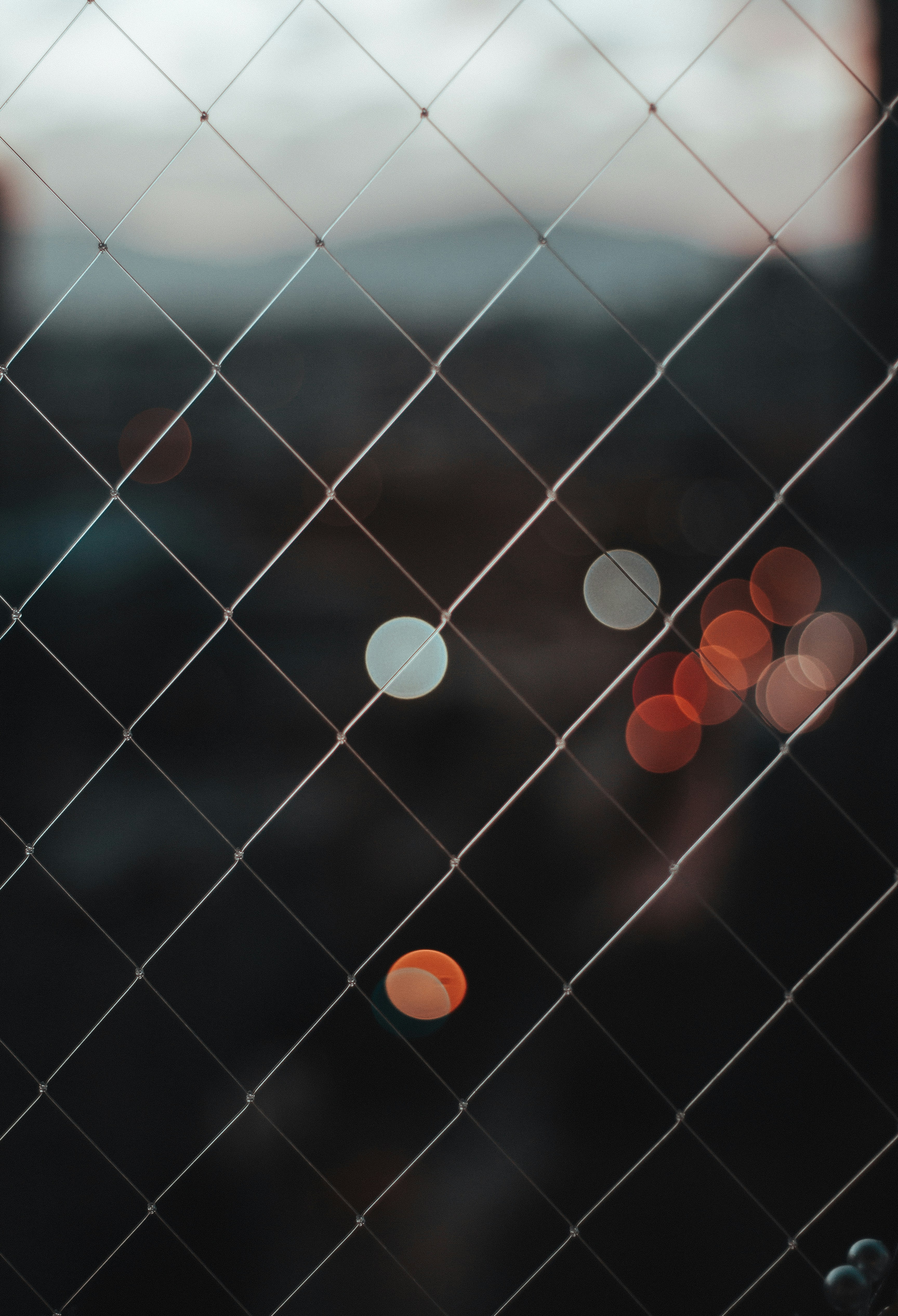 Luces bokeh rojas y amarillas