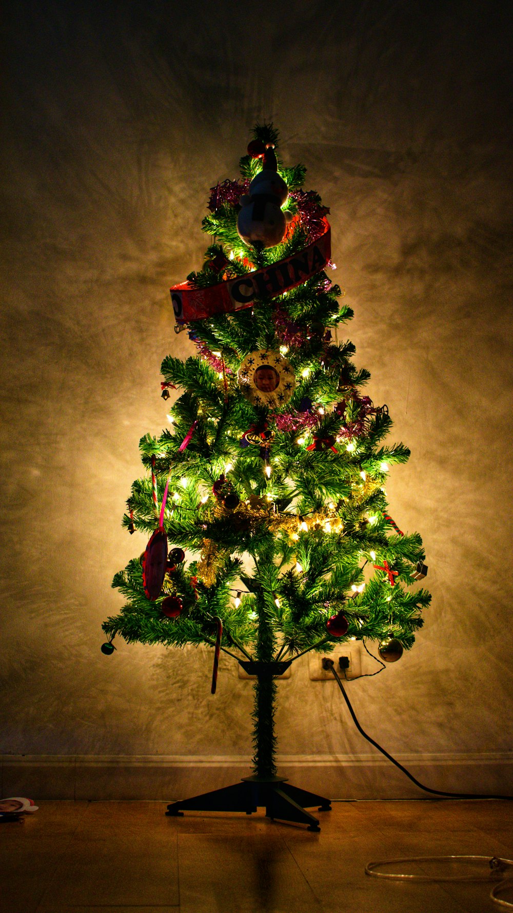 green christmas tree with red and gold baubles
