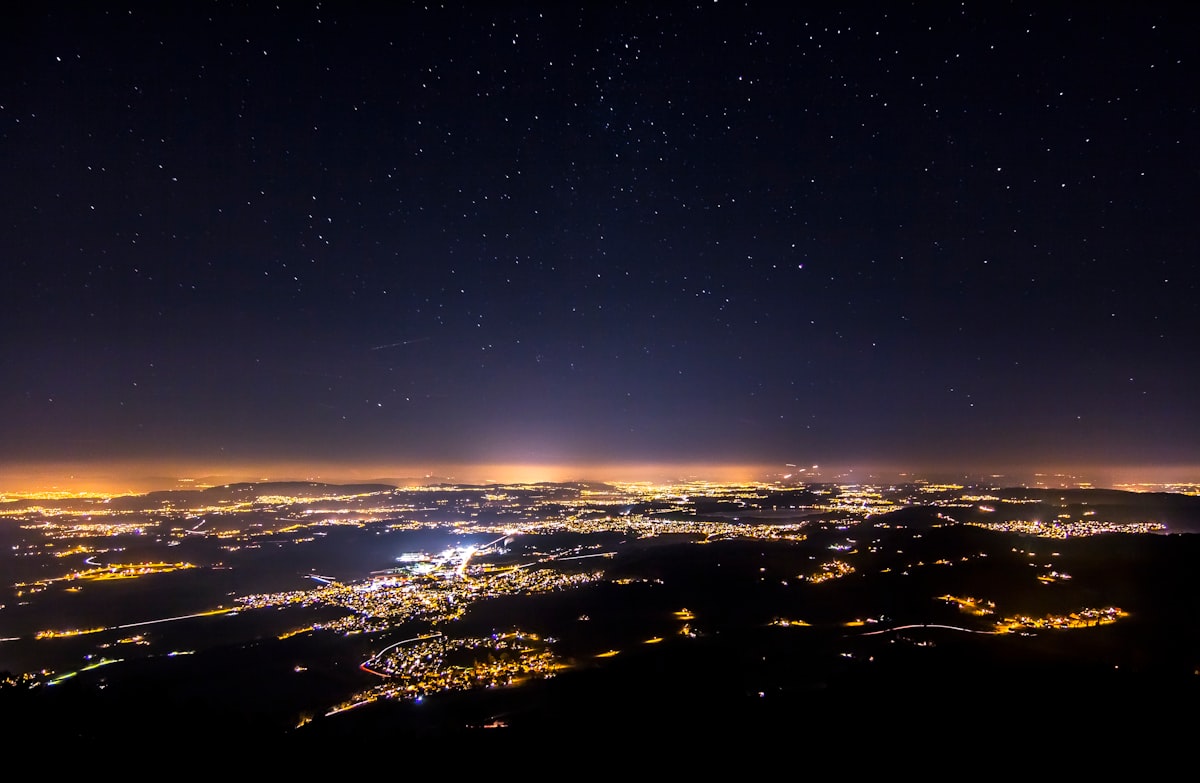 Il cielo stellato scompare: l'inquinamento luminoso riduce la visibilità delle stelle a un ritmo preoccupante