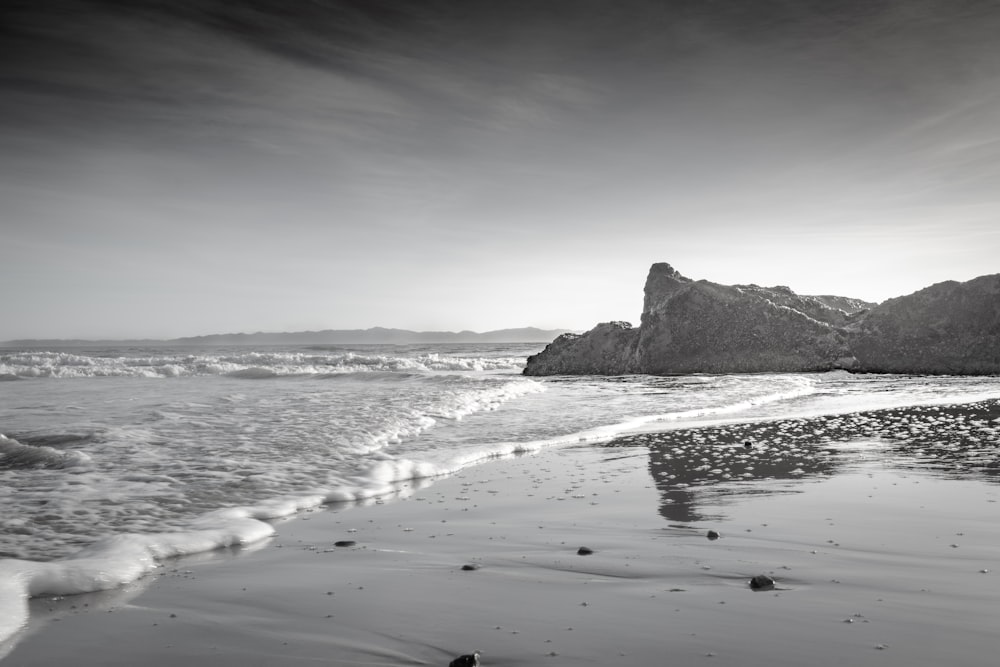 ocean waves crashing on shore during daytime