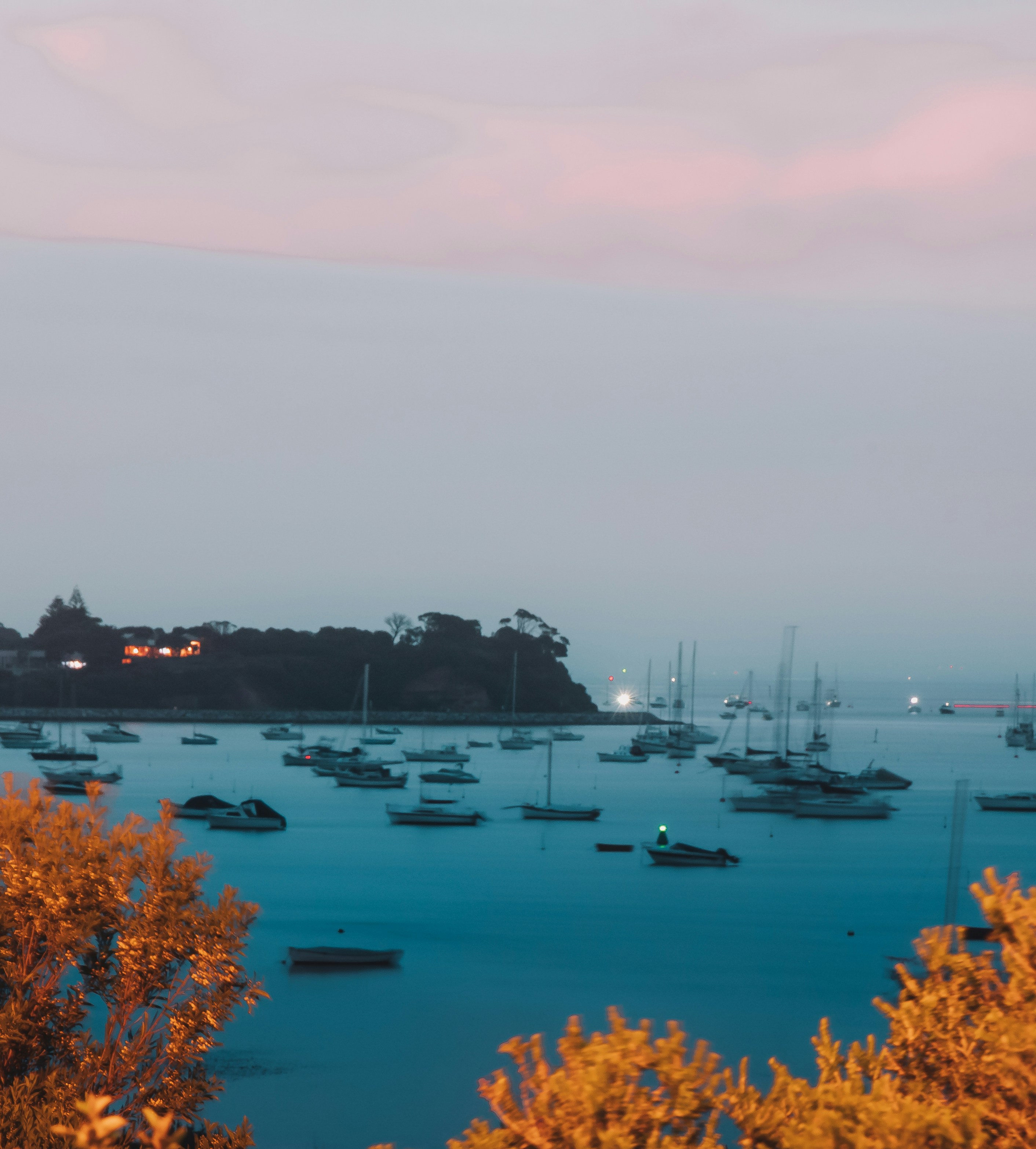 YQ - 原本經歷了10年不曾想過的問題

曾經歷了2年遠距也不曾想要的感受

最後經歷了3年爭扎想過無數次的感受

如今分別了1年卻還沒得到的感受

