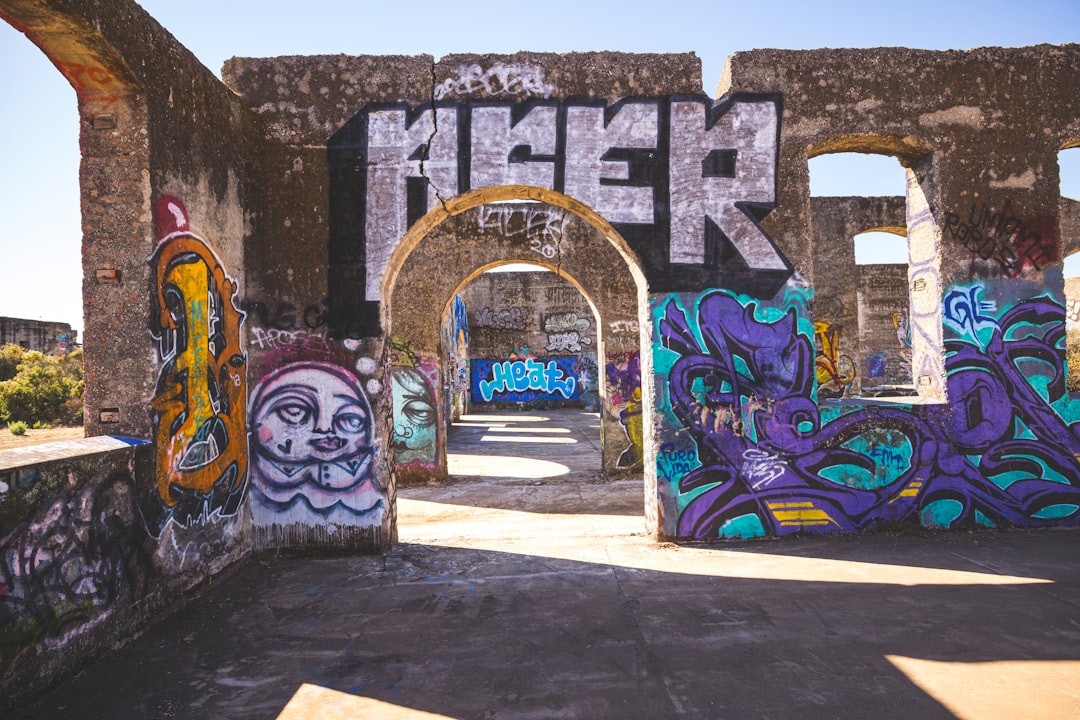 blue and brown graffiti on wall