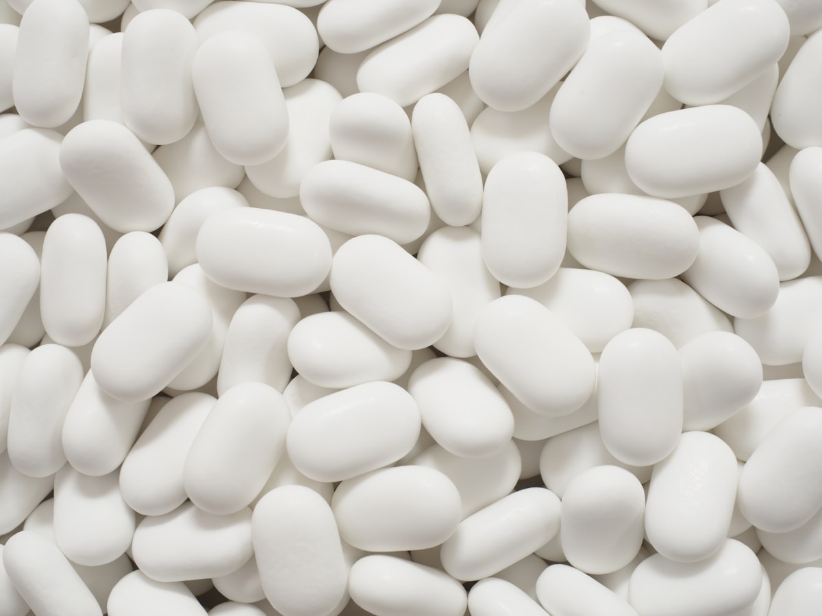 White pharmaceutical pills and tablets representing the weight-loss drug market