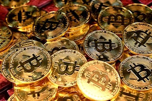 gold and silver round coins