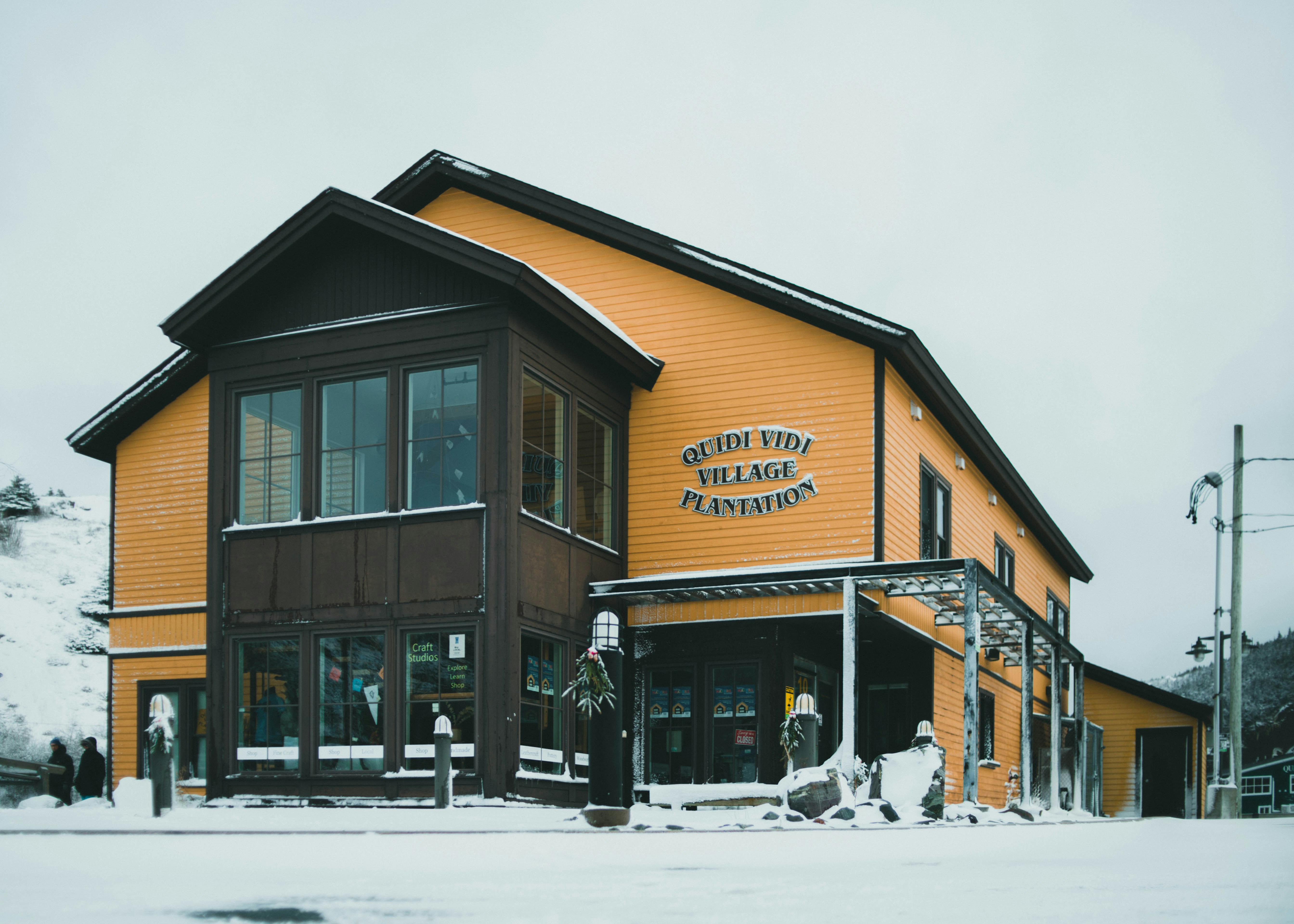 Concrete building in daylight