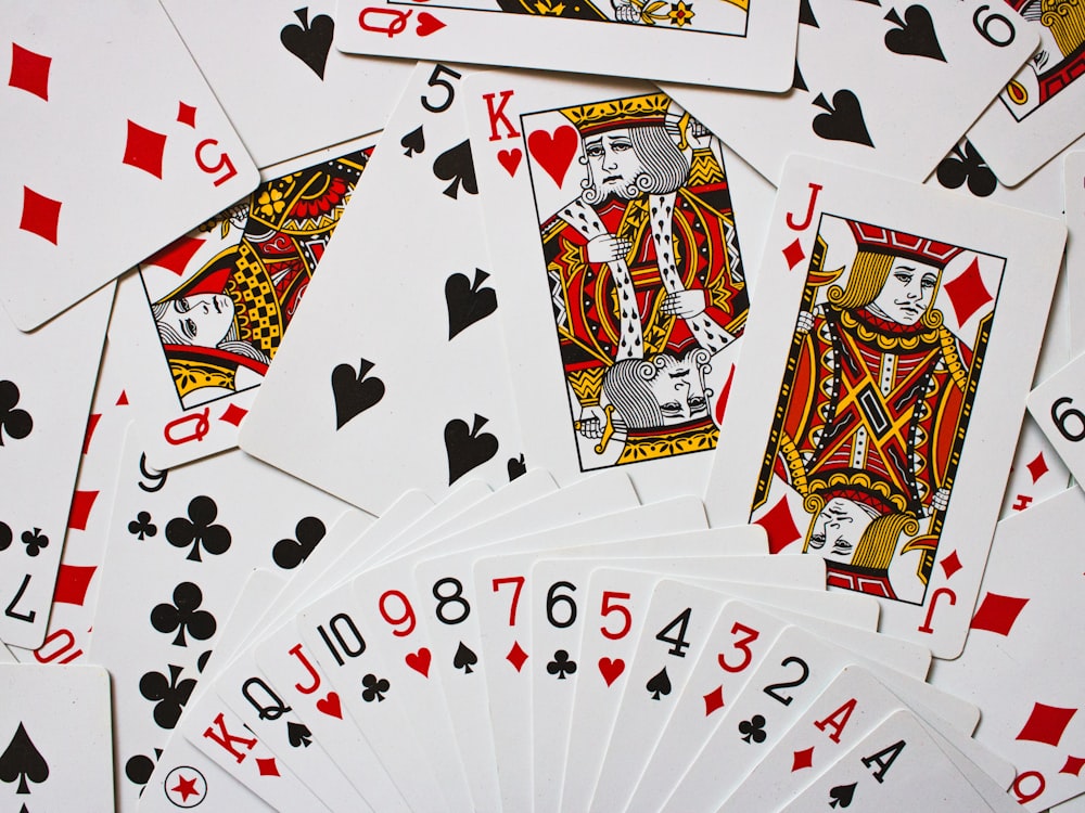 king of diamonds and queen of diamonds playing cards