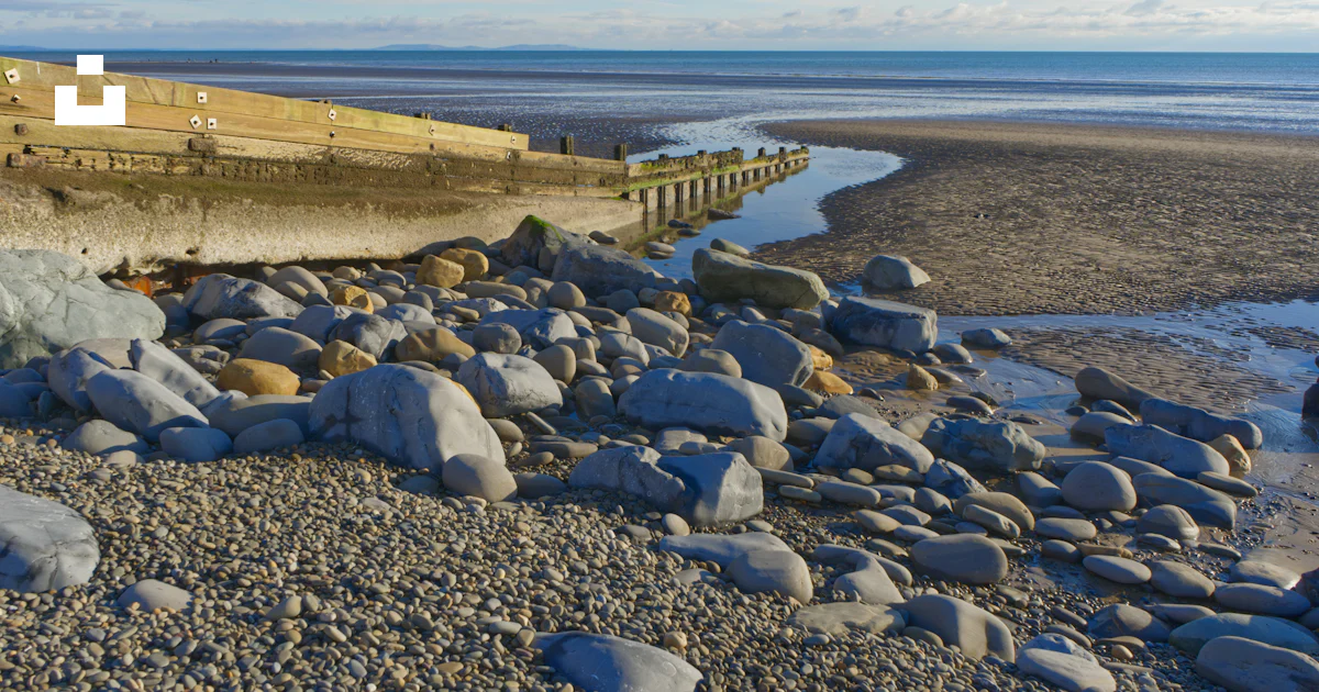 Gray rocks on seashore during daytime photo – Free Amroth Image on Unsplash