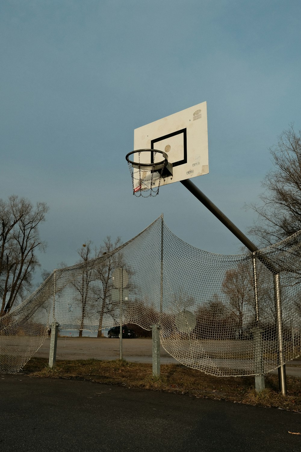 white and black basketball hoop