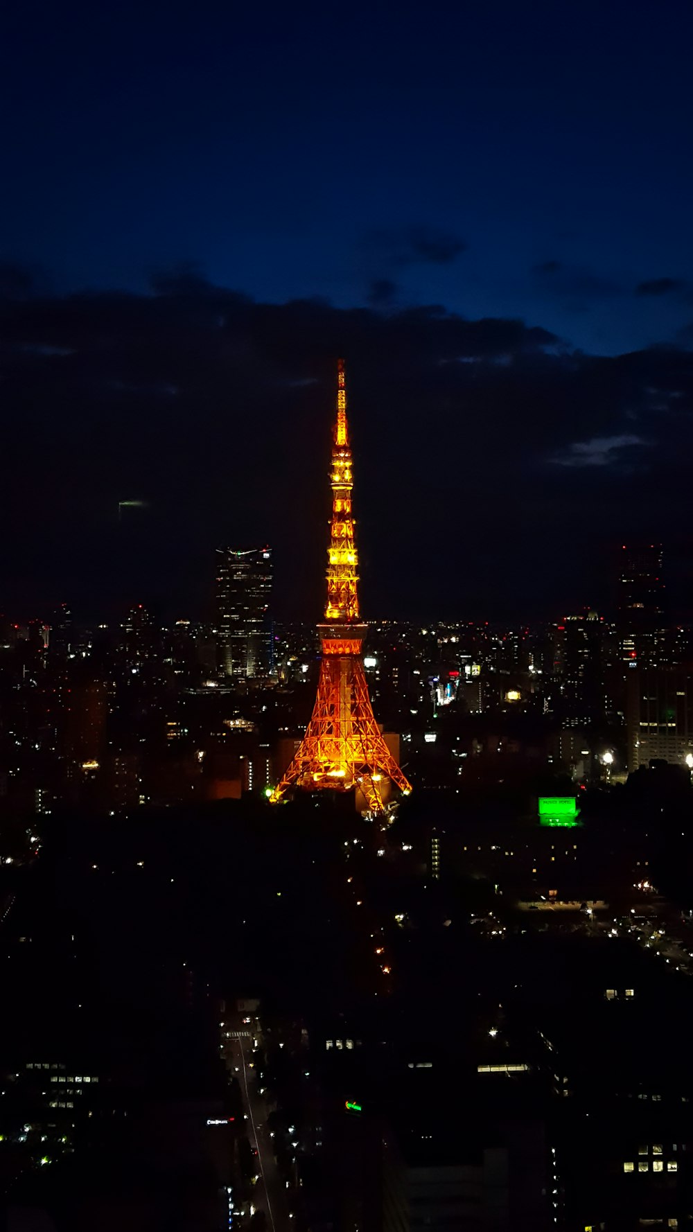 Torre Eiffel durante la noche