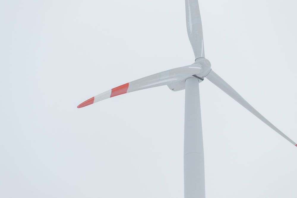 white and red wind turbine