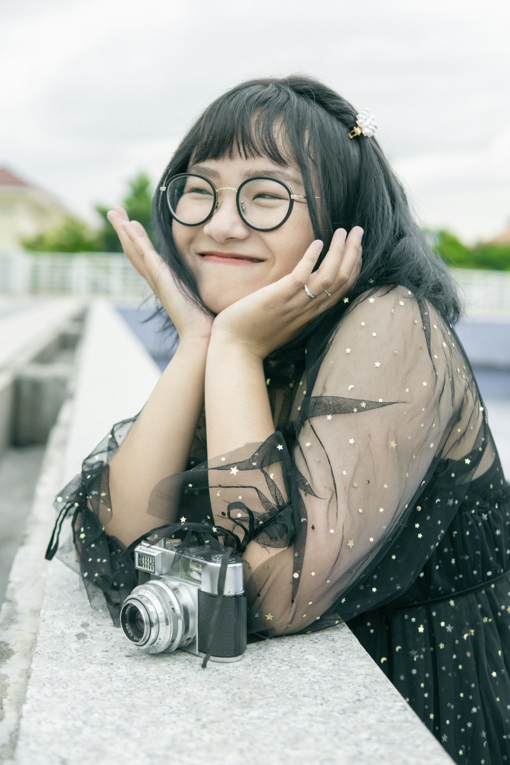 woman in black framed eyeglasses and white long sleeve shirt photo – Free  Accessories Image on Unsplash