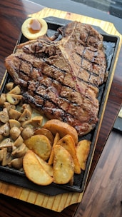 Juicy tigersteak grilled to perfection, served with a spicy Thai sauce.