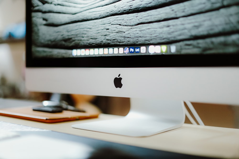 silver imac on white table