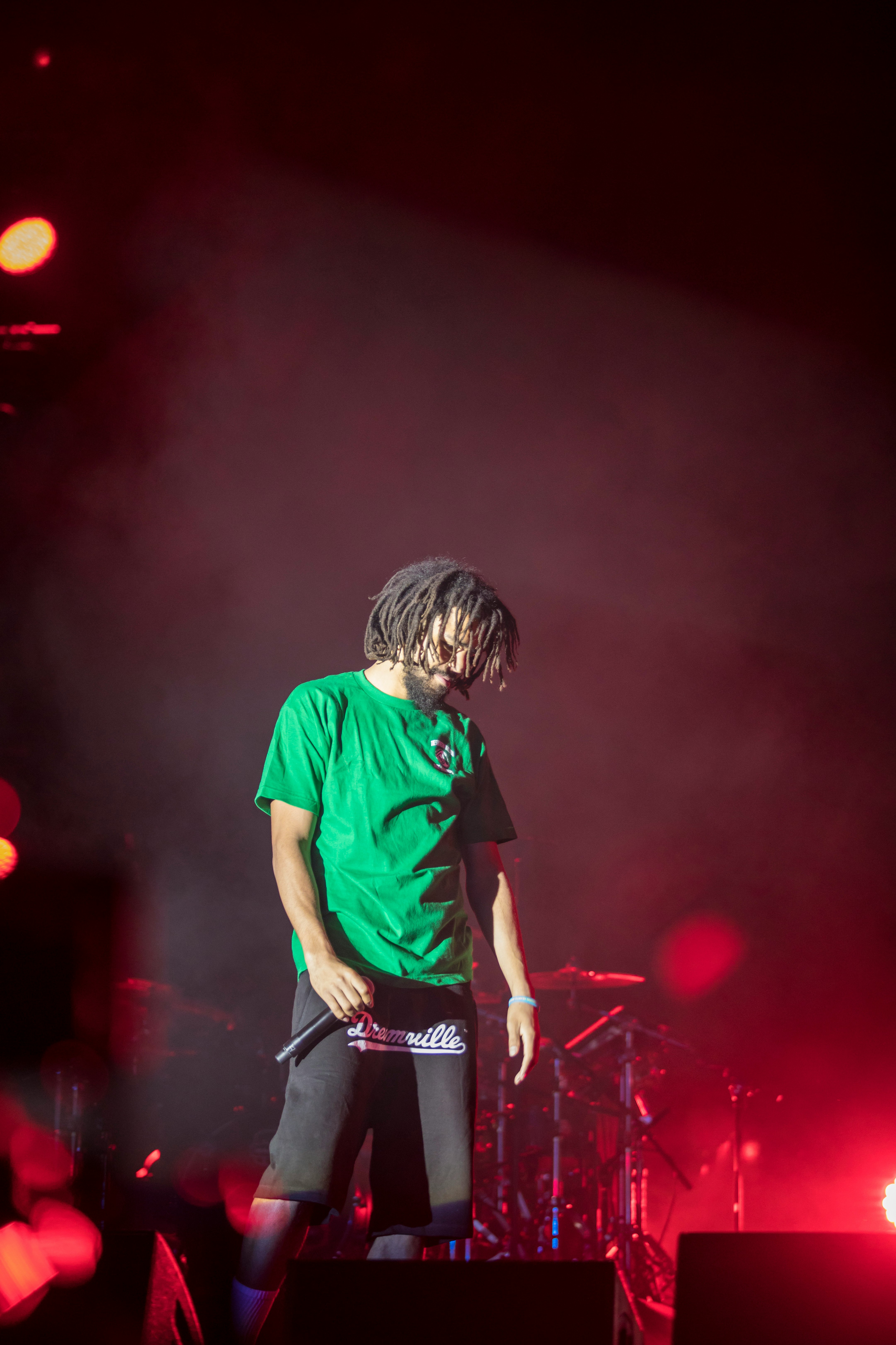 man in blue crew neck t-shirt playing guitar