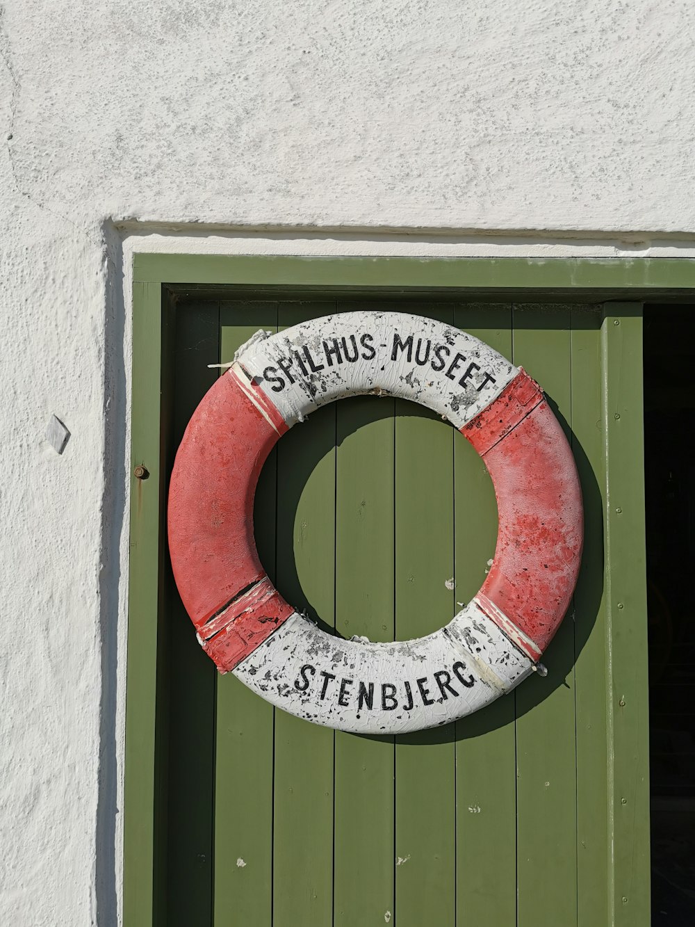 red and white round door