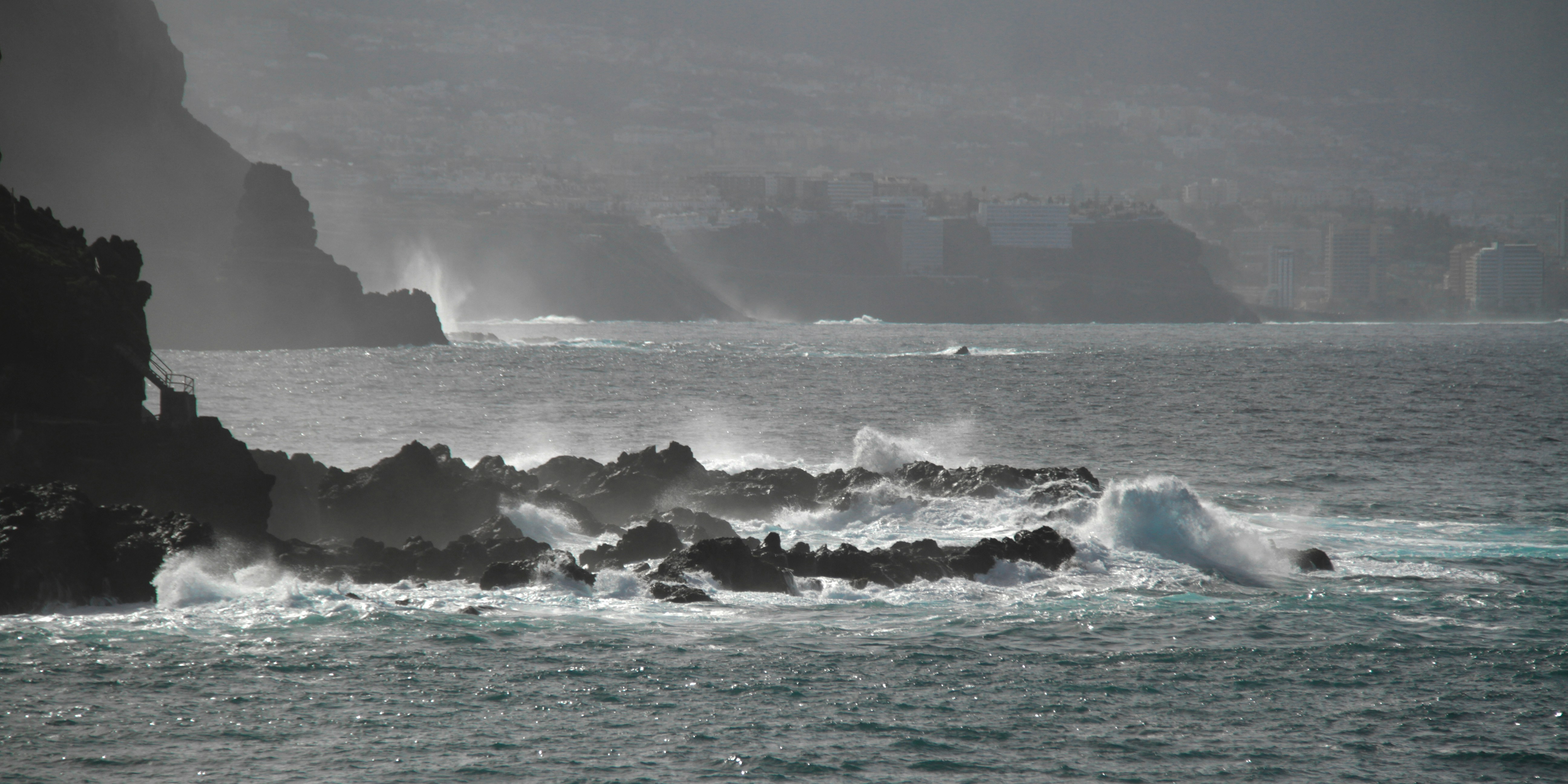 ocean waves crashing on shore during daytime