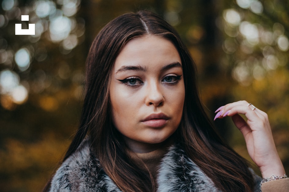 Woman in black and white fur coat photo – Free Human Image on Unsplash