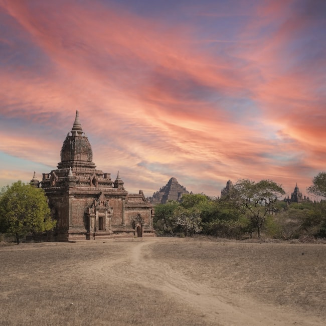 바간 일몰 Pagoda 평원 황금빛 사원