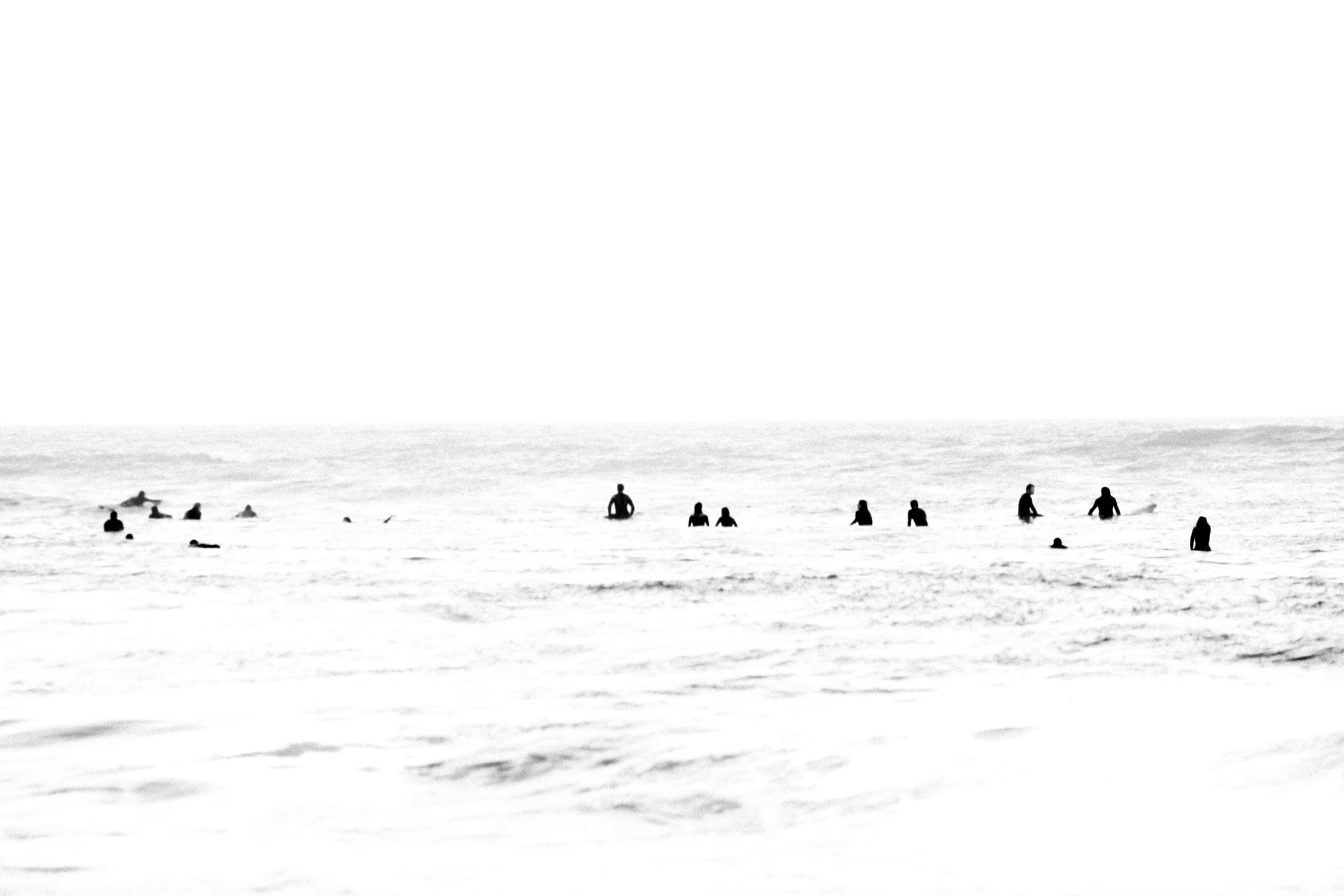 海の人々 のシルエットの写真 Unsplashで見つける白いの無料写真