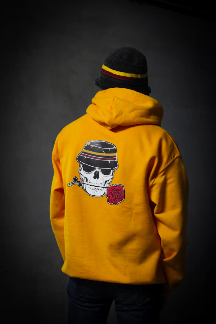 Hoodie custom warna kuning dan hitam