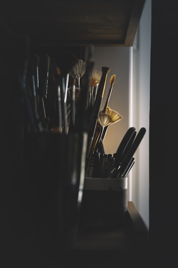 black and white paint brush set