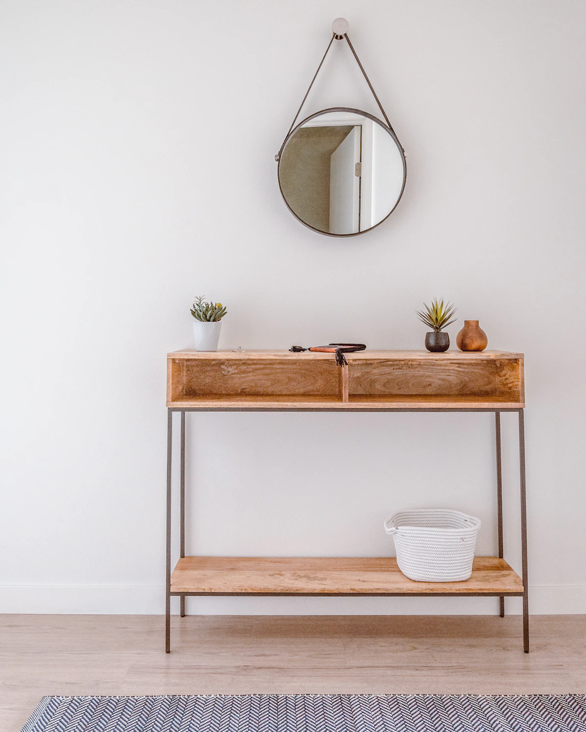 How to Choose the Right Console Table for Your Entryway