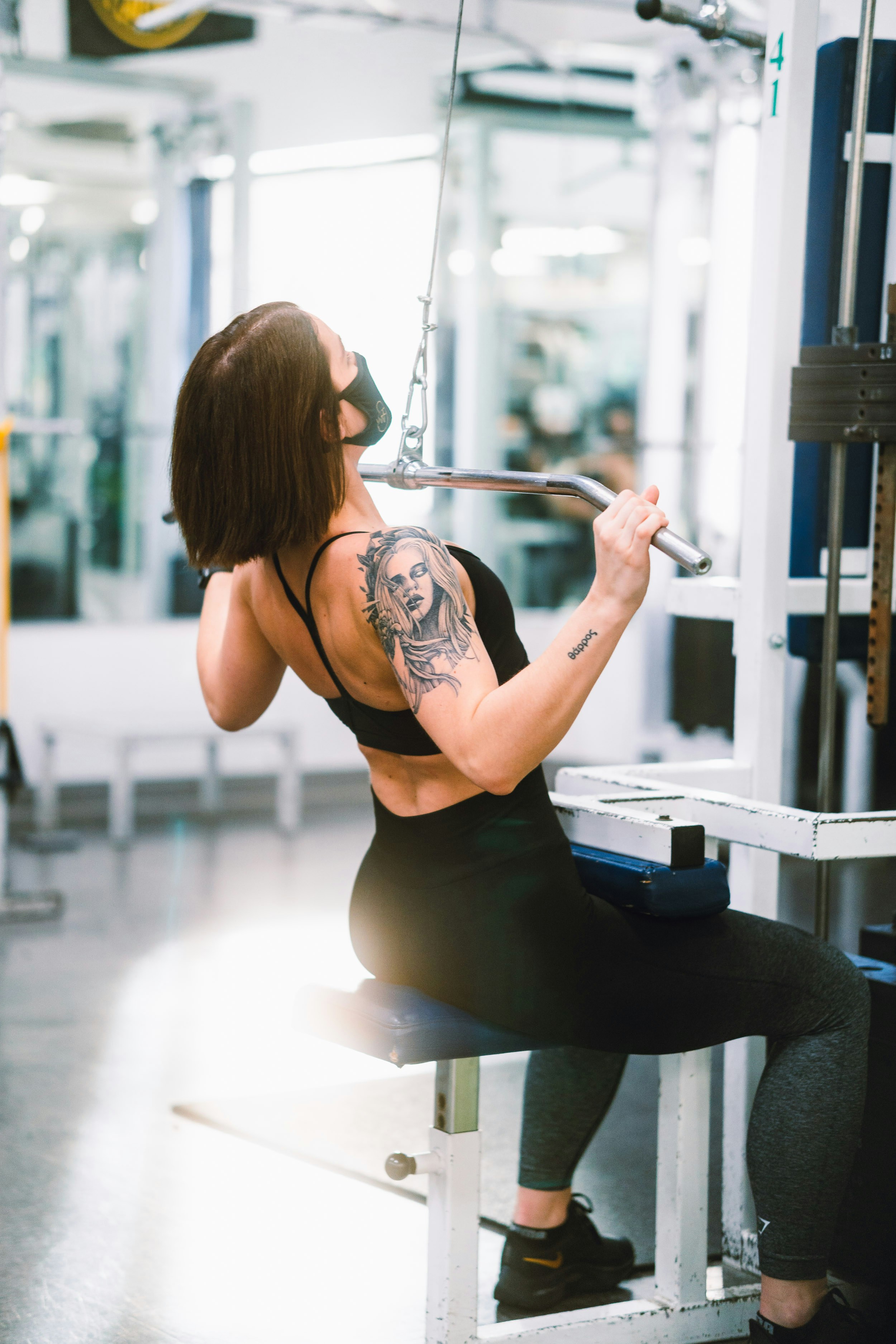 Masked woman working out in a gym insta: @sichpicsss