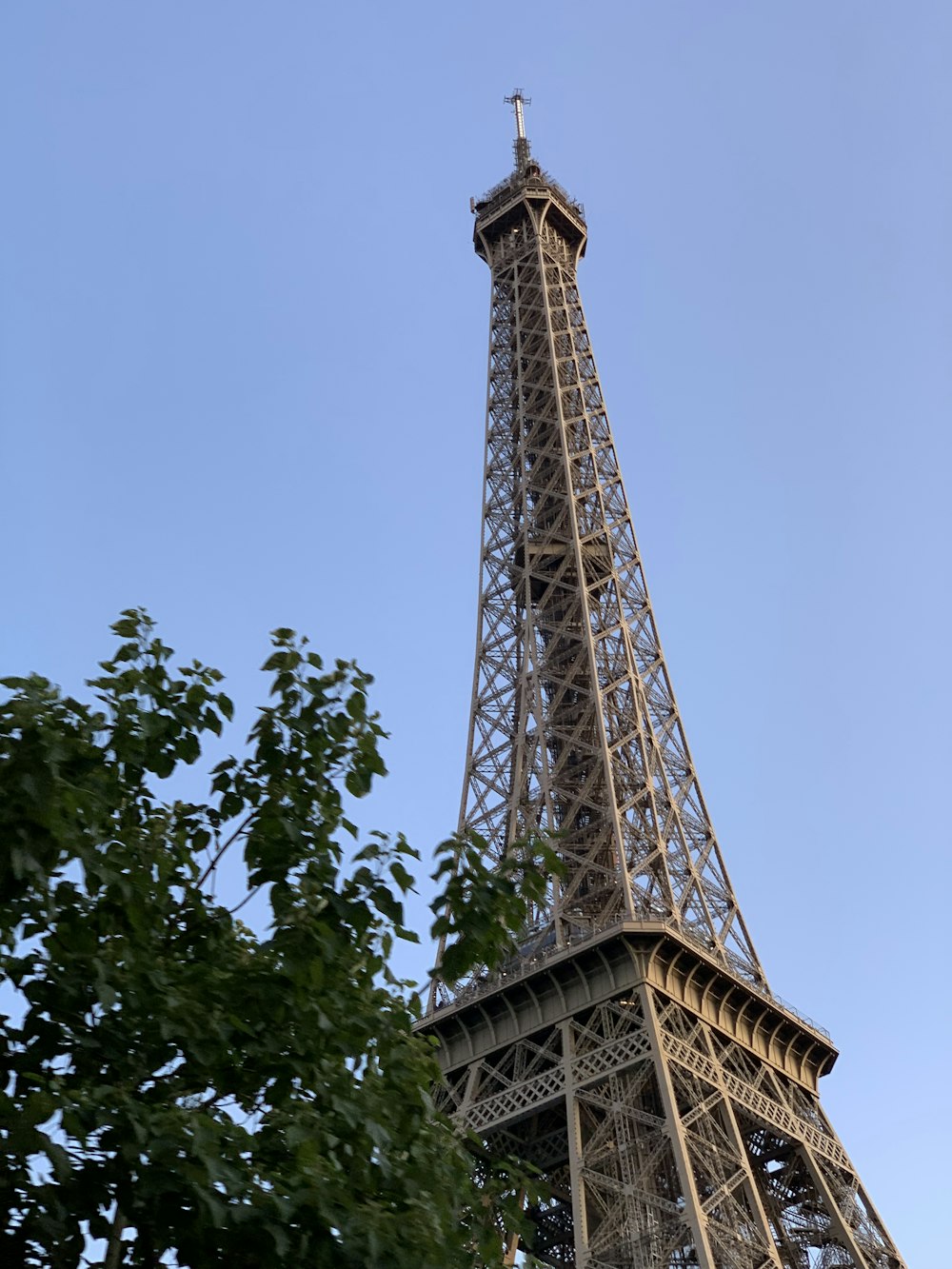 eiffel tower under blue sky during daytime