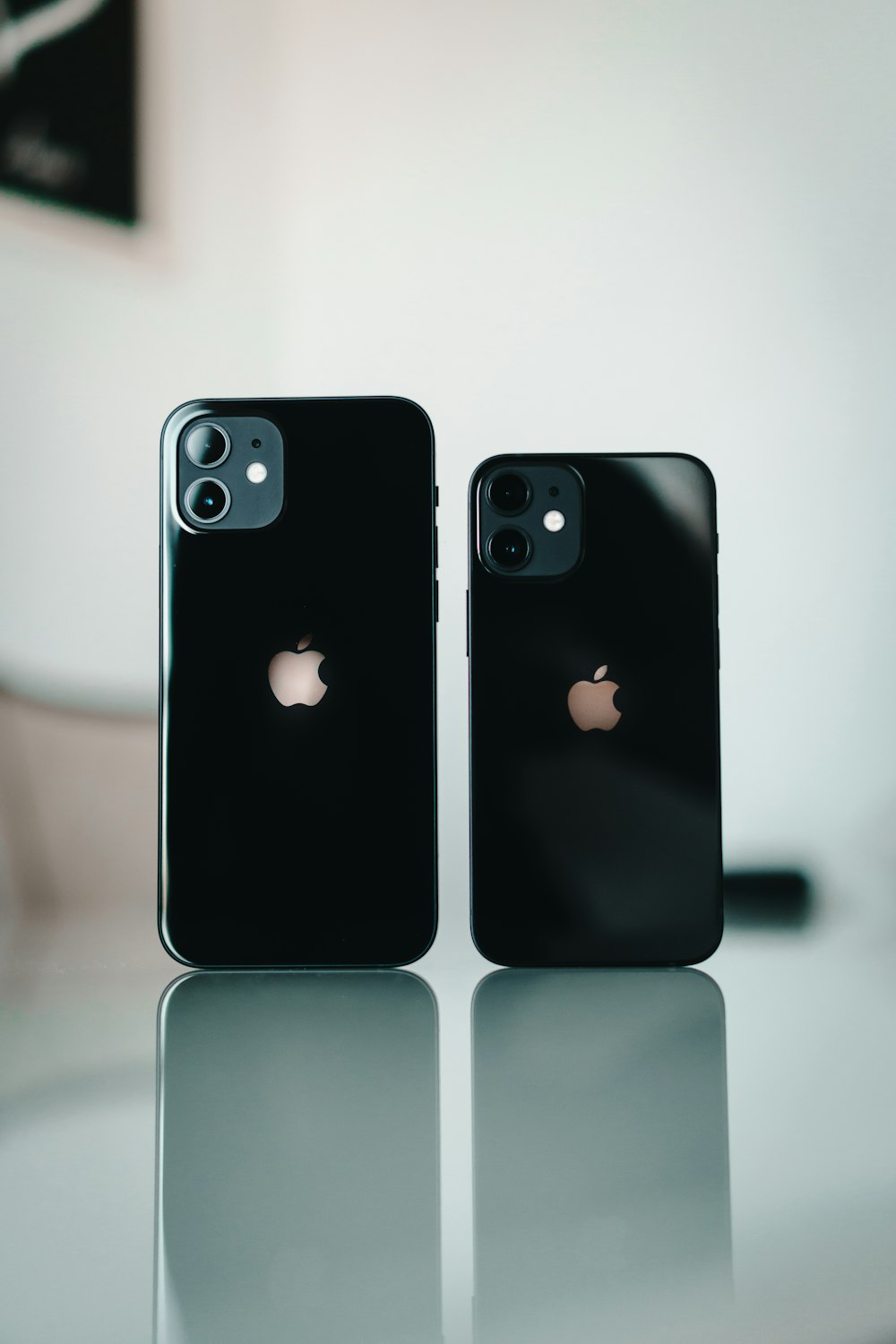 black iphone 7 plus with white and black case