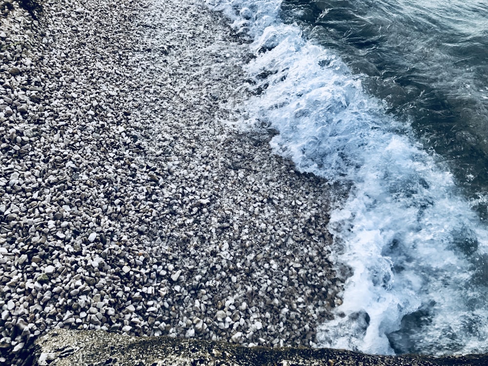 ocean waves crashing on shore during daytime