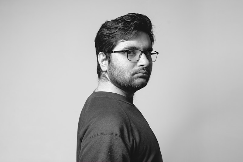 Confident man in eyeglasses Adelaide sugar dating