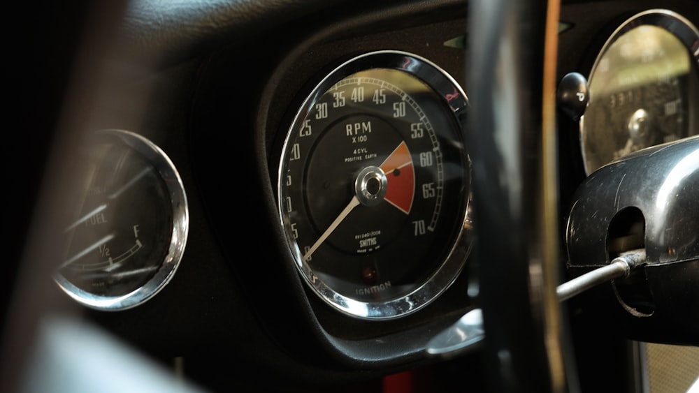 black and white analog speedometer