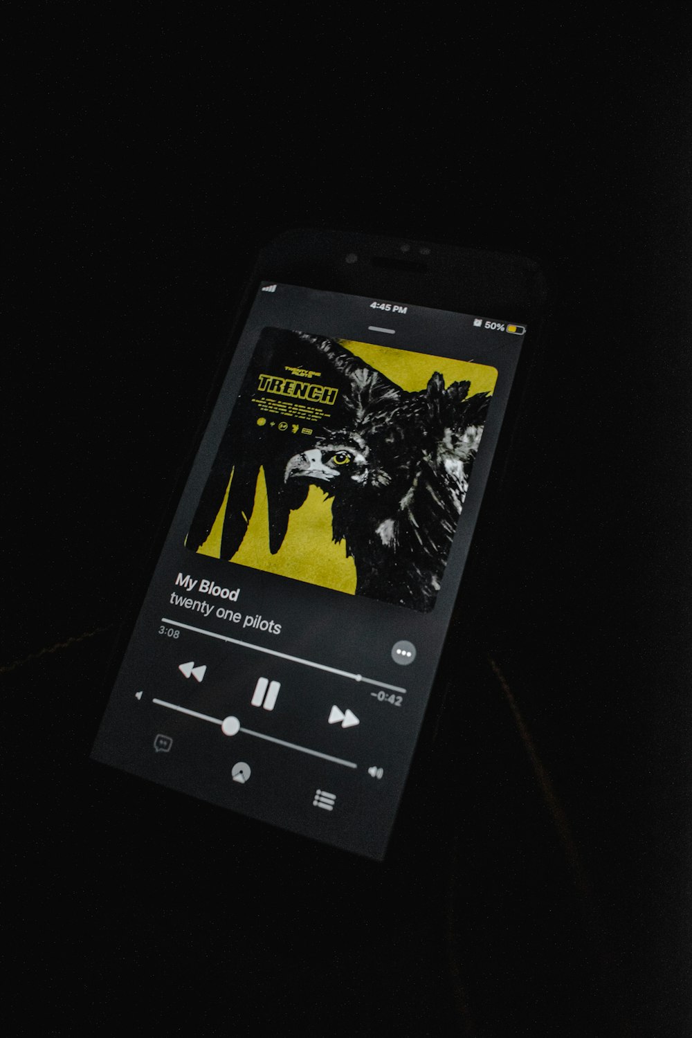 Smartphone Android noir affichant l’application de jeu