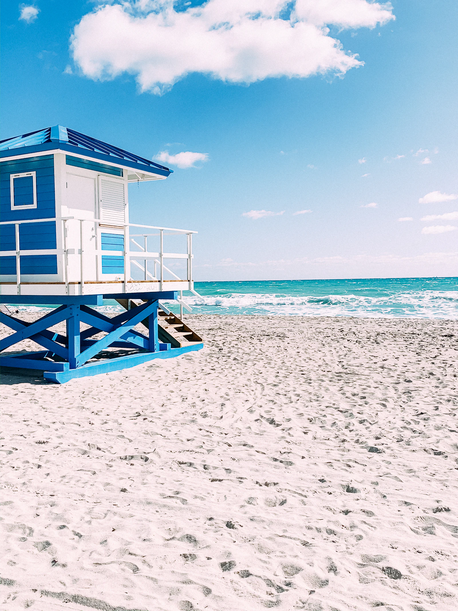 A white lifeguard house on a Florida beach