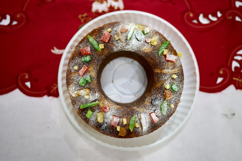 gâteau rond vert et brun